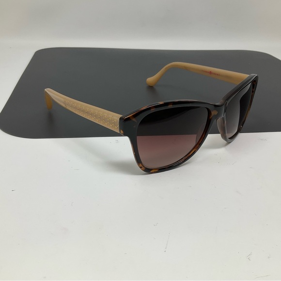 Ivanka Trump sunglasses main image 10